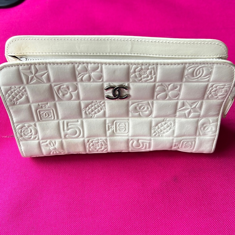 Authentic Chanel  In a beautiful color and very good condition